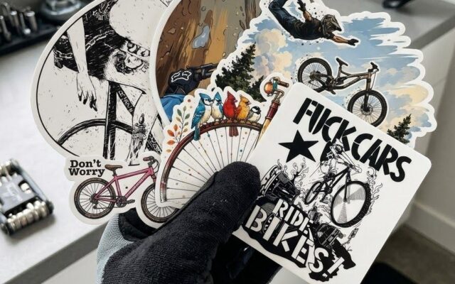 Na dwóch kółkach – 50 naklejek rowerowych